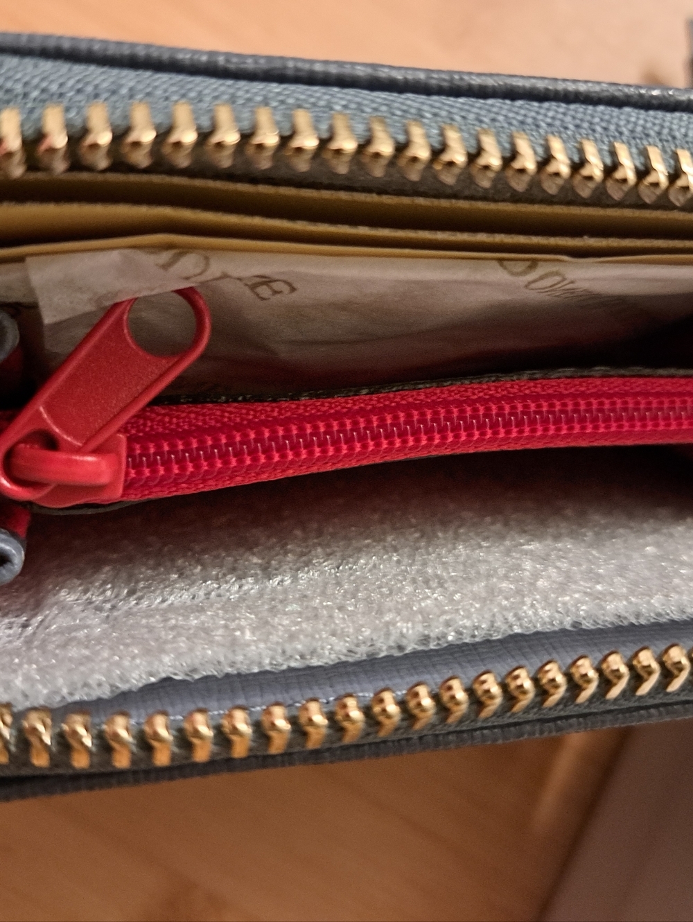 🔥Dooney & Bourkey Large Saffiano Leather Zip Around Credit Card Case, Graphite - Picture 4 of 15